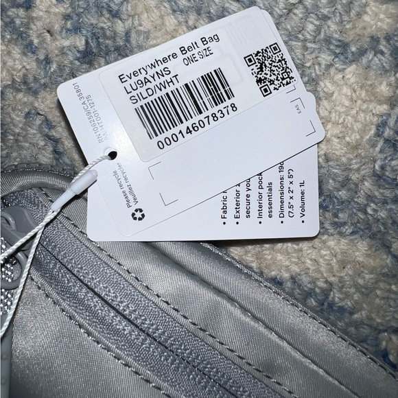 NWT Lululemon Silver Drop White Wordmark Logo Everywhere Belt Bag - Picture 5 of 6